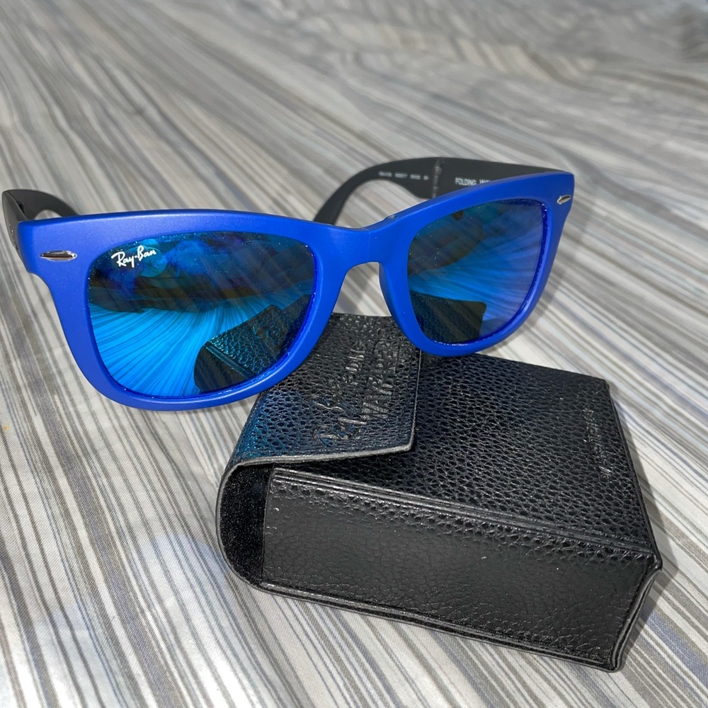 Foldable Ray-Bans with original case